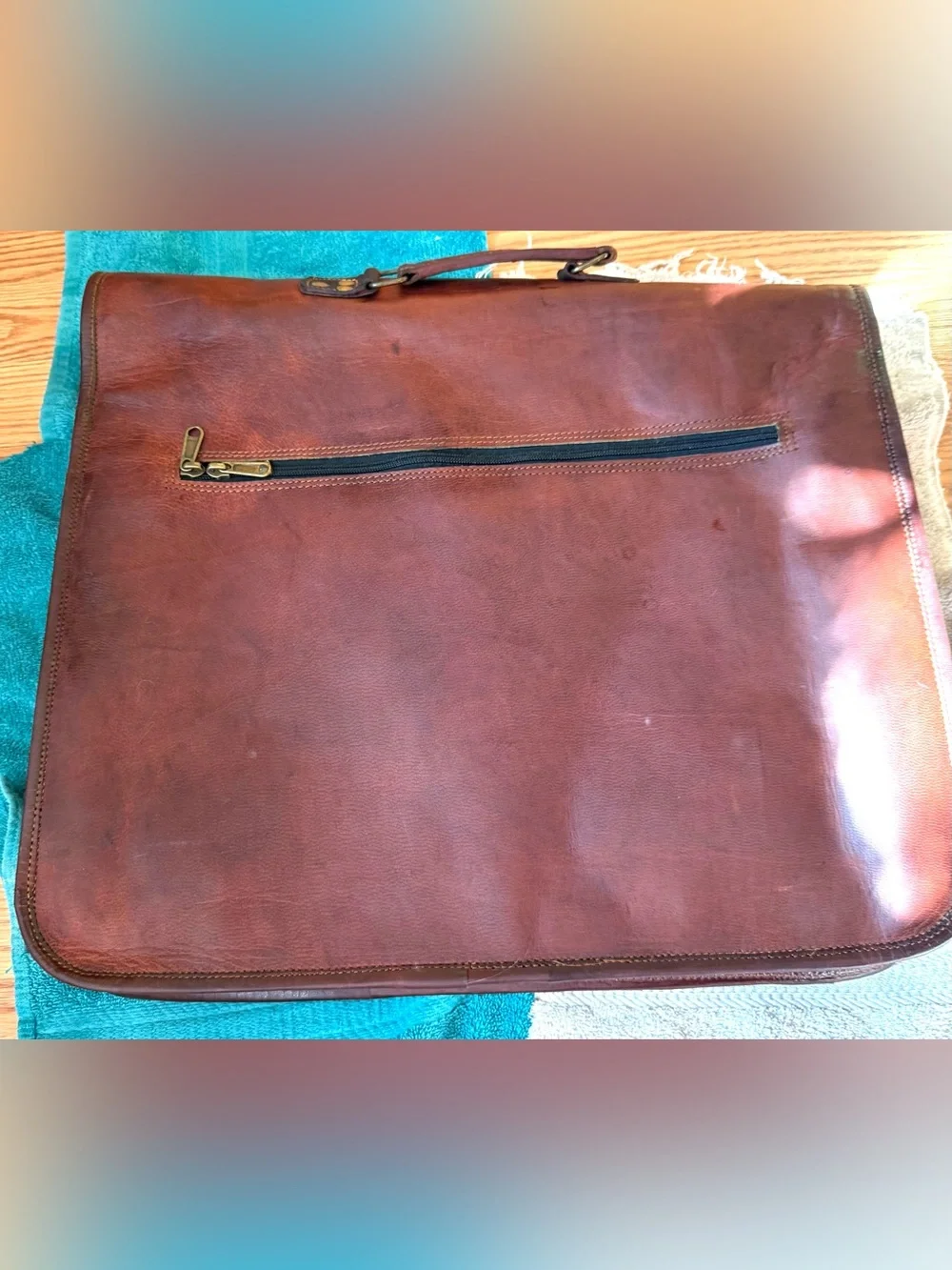 Cuero brand Vintage Leather Laptop Messenger Bag.Never used. Has long strap